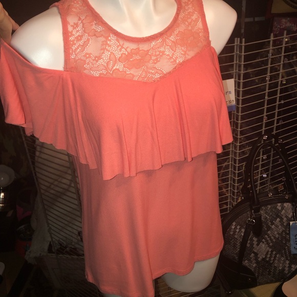 Corral cold shoulder lace top NWT gorgeous - Picture 6 of 8